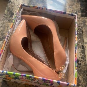 LA Shoe Republica Peach Heels